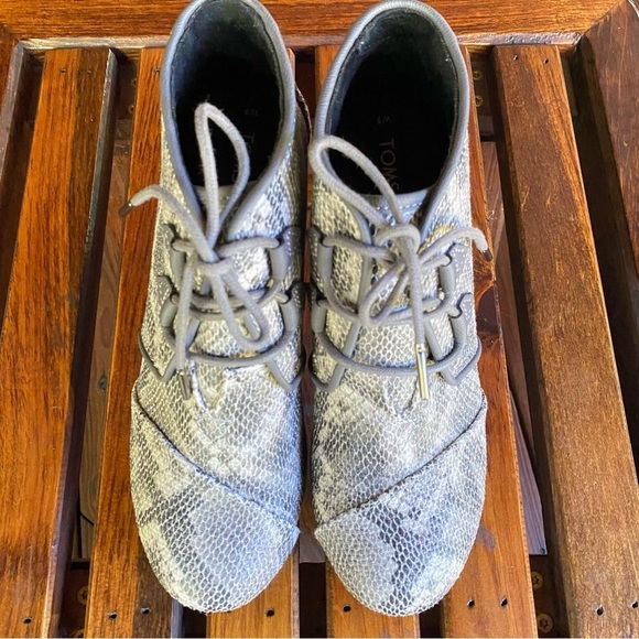 TOMS Lace up Ankle Wedge Booties - Picture 7 of 8